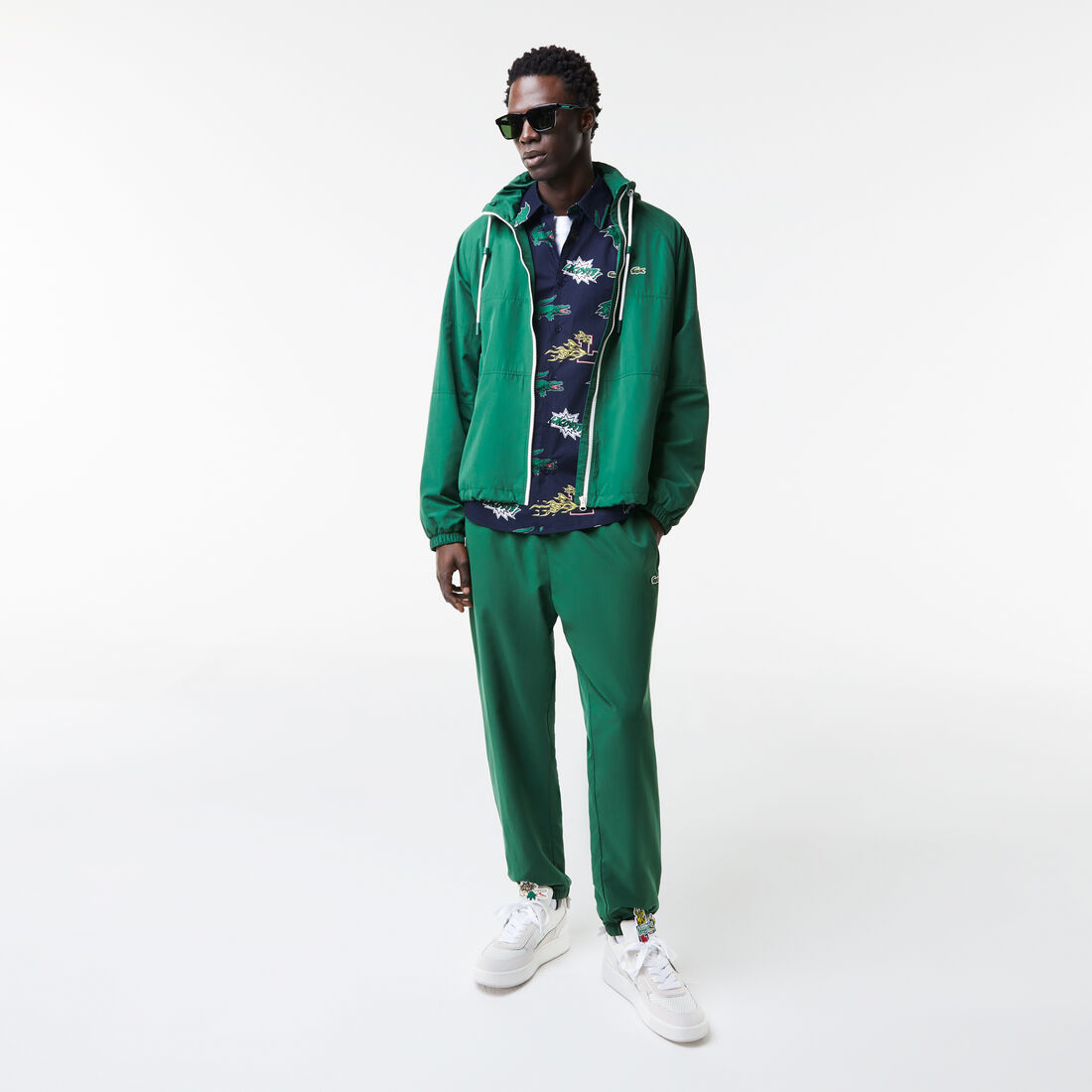 قميص لاكوست بقصة عادية وشعار التمساح من تشكيلة موسم الأعياد للرجال قميص لاكوست بقصة عادية وشعار التمساح من تشكيلة موسم الأعياد للرجال