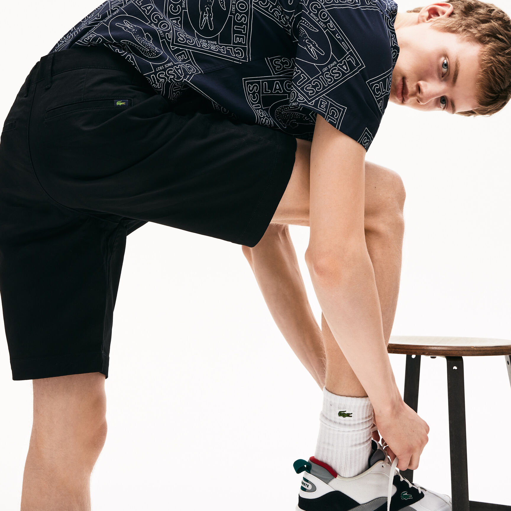 شورت بيرمودا من الجبردين المرن بقصة ضيقة للرجال شورت بيرمودا من الجبردين المرن بقصة ضيقة للرجال